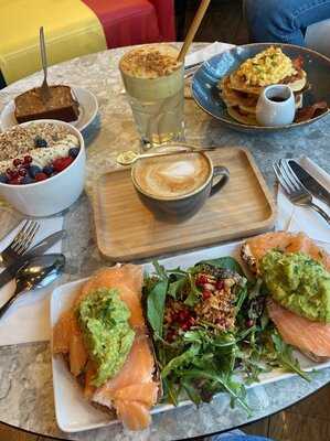 Léopold Café Presse