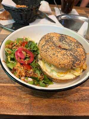 Léopold Café Presse