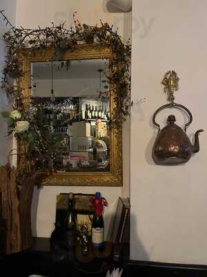 Le Mépris Belgian Wines Bar