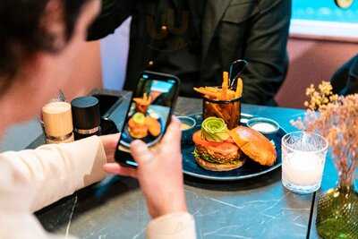 The Avocado Show - Brussels Rue Jean Stas