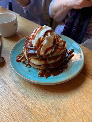 Lloyd Coffee Eatery (louise)