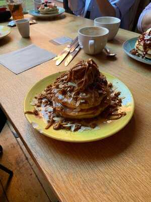 Lloyd Coffee Eatery (louise)