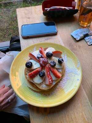 Lloyd Coffee Eatery (louise)