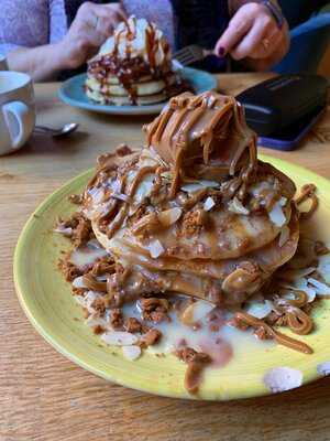 Lloyd Coffee Eatery (louise)