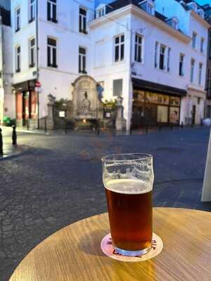 Manneken Pis Café