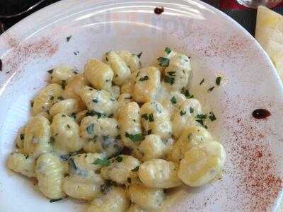 Matza Restaurant & Pizeria