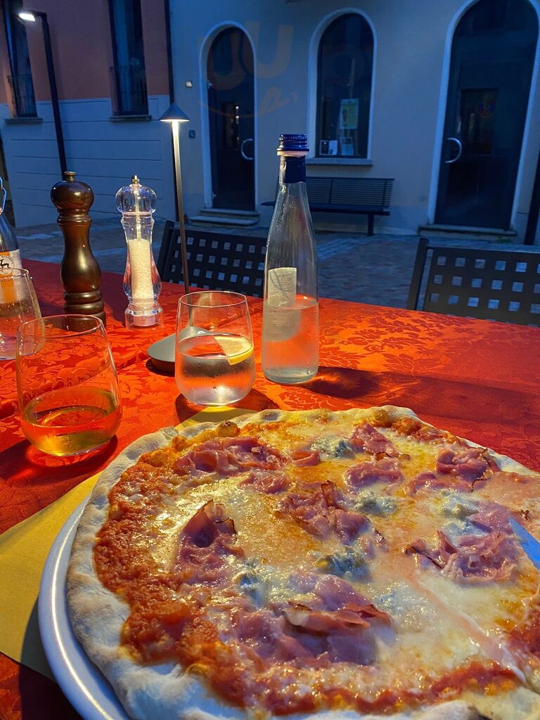 Cafe De La Poste
