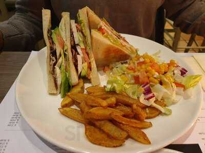 The Circle - Ethnic Food & Drink