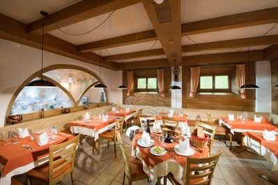 Bellaval Hotel Restaurant