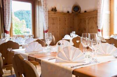 Bellaval Hotel Restaurant