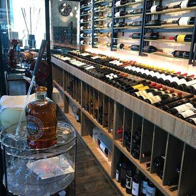 Riva Café & Weinbar