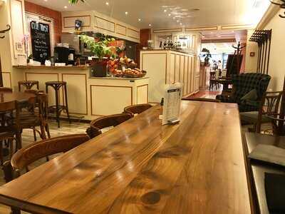 Müller Beck, Das Café