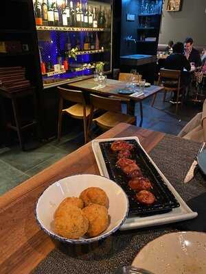 Volver - Café Tapas Vinos