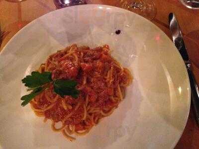 Daniele Winebar-restaurant-lounge