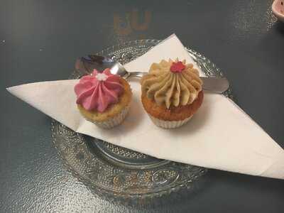 Cuppin's Teahouse & Cupcakes