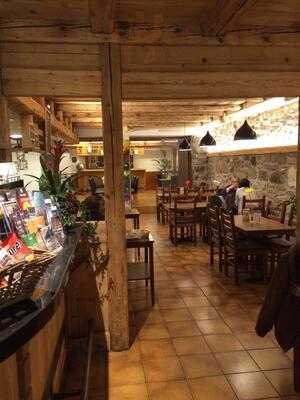 Restaurant De La Place