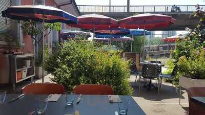 Perron Bar & Restaurant