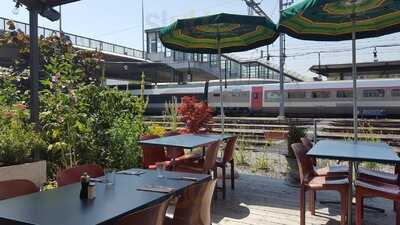 Perron Bar & Restaurant