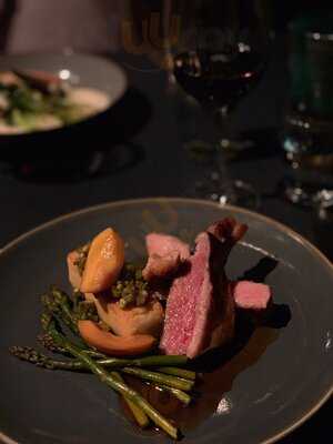 Perron Bar & Restaurant