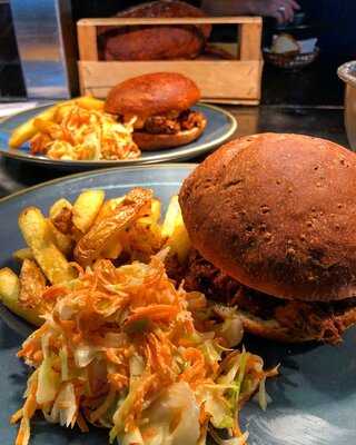 Perron Bar & Restaurant