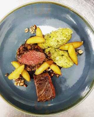 Perron Bar & Restaurant