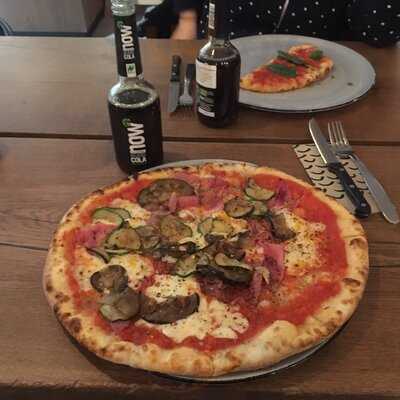 Stripped Pizza Claraplatz