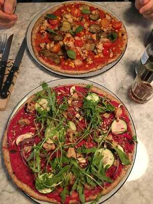 Stripped Pizza Claraplatz