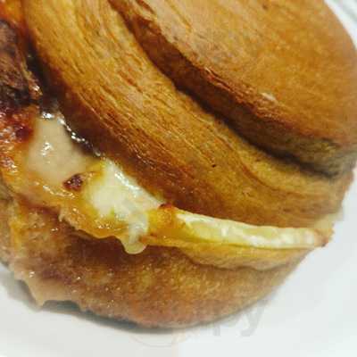 Starbucks Claraplatz