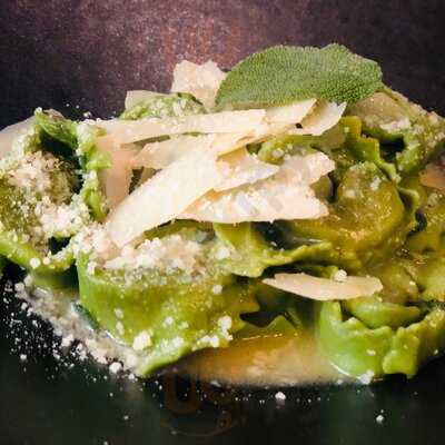 Accogliente Cafe & Bistro