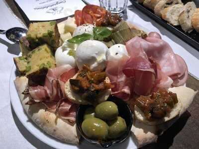 Accogliente Cafe & Bistro