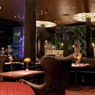 Carlton Restaurants & Bar