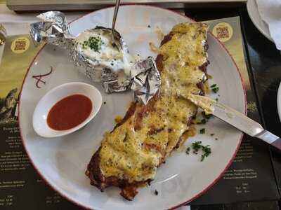 Alexis Restaurant & Winebar