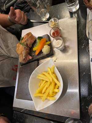 Alexis Restaurant & Winebar