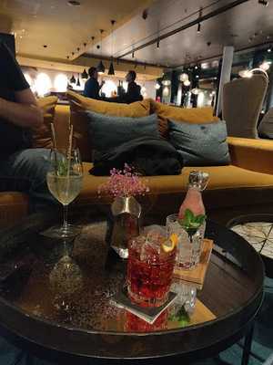 L'amant Brasserie & Bar