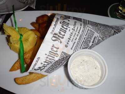 Kitchen & Bar At Courtyard