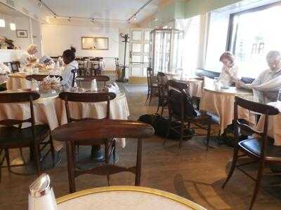 Avenida Cafe Restaurant