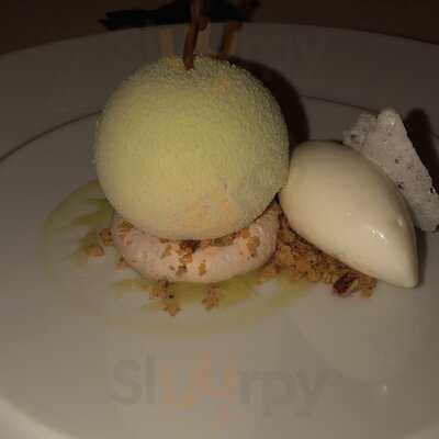 Gustav Café And Confiserie