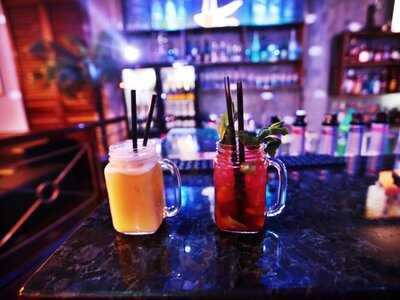 Le Colony Lounge Bar