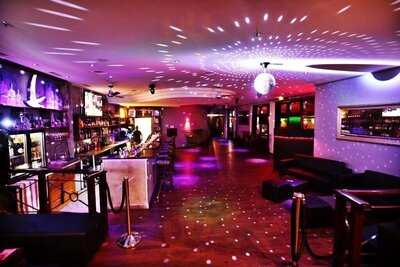 Le Colony Lounge Bar