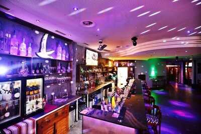 Le Colony Lounge Bar