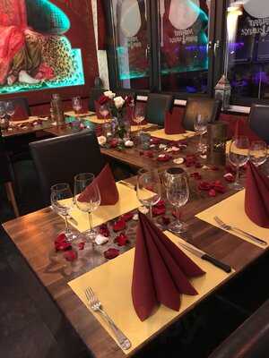 El Pharaon Restaurant & Shisha Lounge