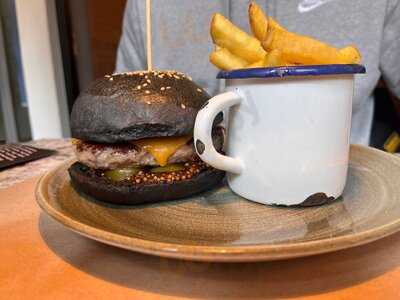 Wolf - Burger & Steak Bar