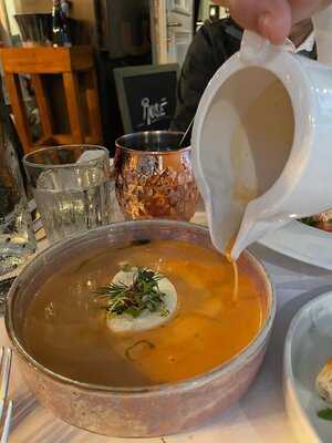 Rosaly's Restaurant & Bar