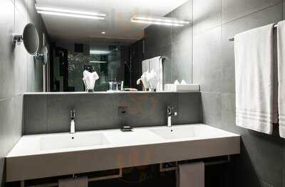 Aigu Restaurant & Bar