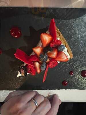 Windows Restaurant At Hotel D'angleterre