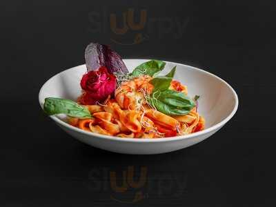 4. Akt Restaurant & Bar