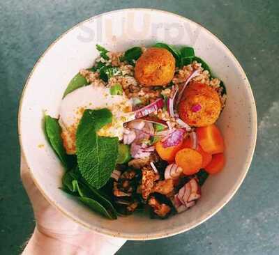 Chez Oskar - Bowls & Sandwiches