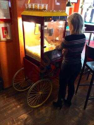 Les Gosses Du Québec Pub