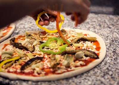 Dieci Pizza Kurier Hardbrücke