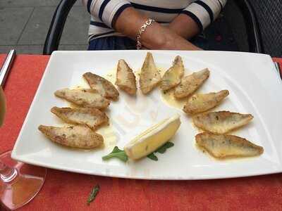 Broadway Bar Restaurant